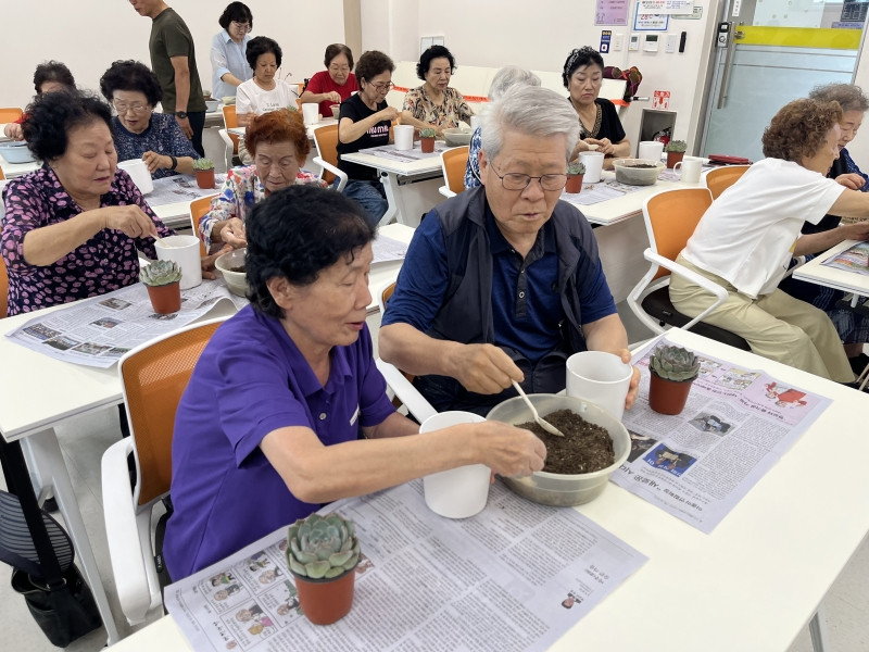 [경로당활성화사업]착한사람들과 함께하는 원예프로그램 꽃으로 잇는 이웃, …